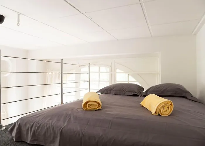 Stylish Loft Apartment Plus Selfcheckin Plus Street Parking